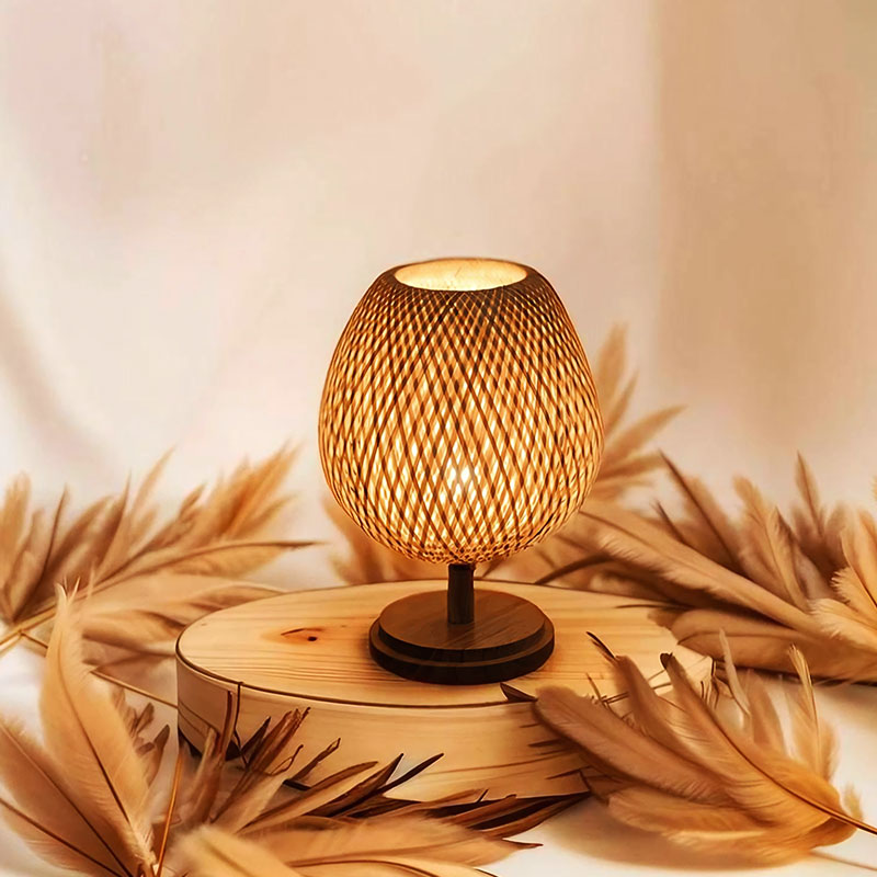 Frendorf | Handgefertigte Bettlampe aus Rattan und Holz
