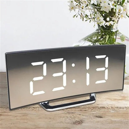 LED Digitaler Wecker – Gebogener Spiegelbildschirm, Tischwecker mit Schlummerfunktion, Elektronisches Tischdisplay, Schlafzimmer- und Wohnkultur