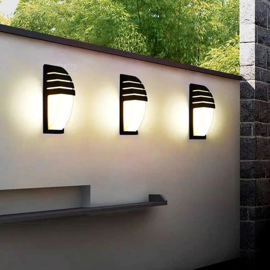 Frendorf | LumeArc Moderne Außenwandleuchte – Zeitloses Design mit Eleganter Bogenform