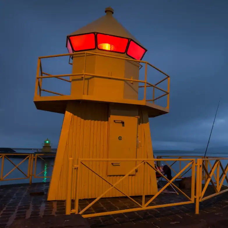 Frendorf | Leuchtturm in Reykjavik Hafen Island Wandkunst
