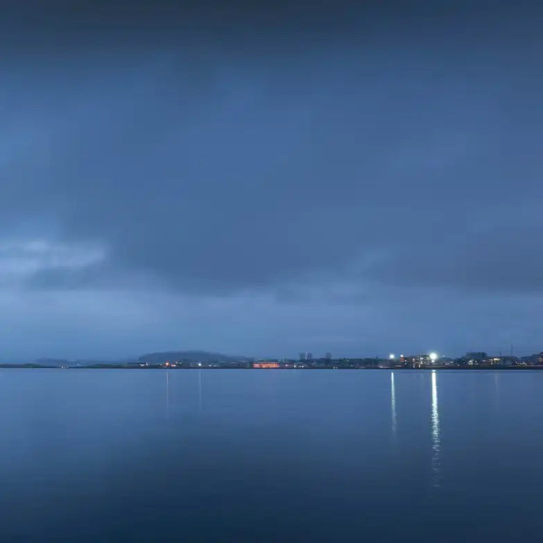 Frendorf | Leuchtturm in Reykjavik Hafen Island Wandkunst