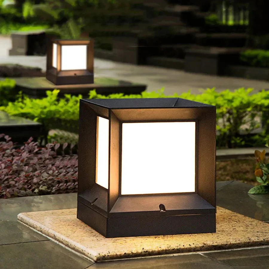 Frendorf | Lumipillar Außenlampe - beleuchten Sie Ihre Türen und Wege mit Liebe