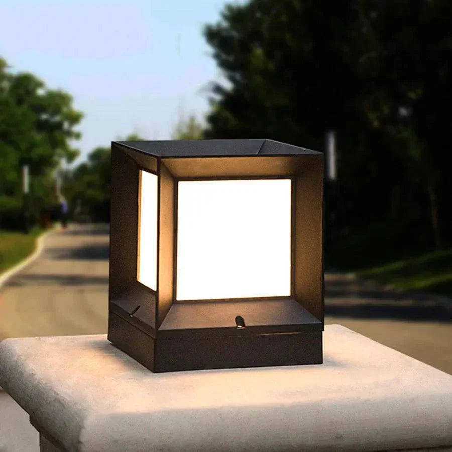 Frendorf | Lumipillar Außenlampe - beleuchten Sie Ihre Türen und Wege mit Liebe