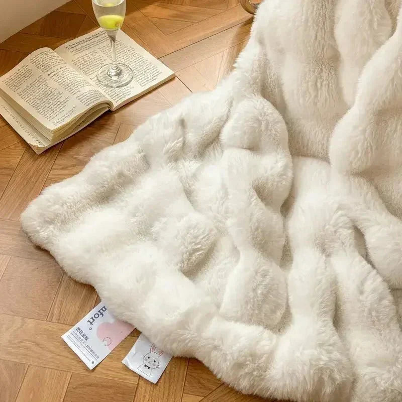 Frendorf | LuxeFluffy – Stilvolle Kunstfell Winterdecke für Komfort