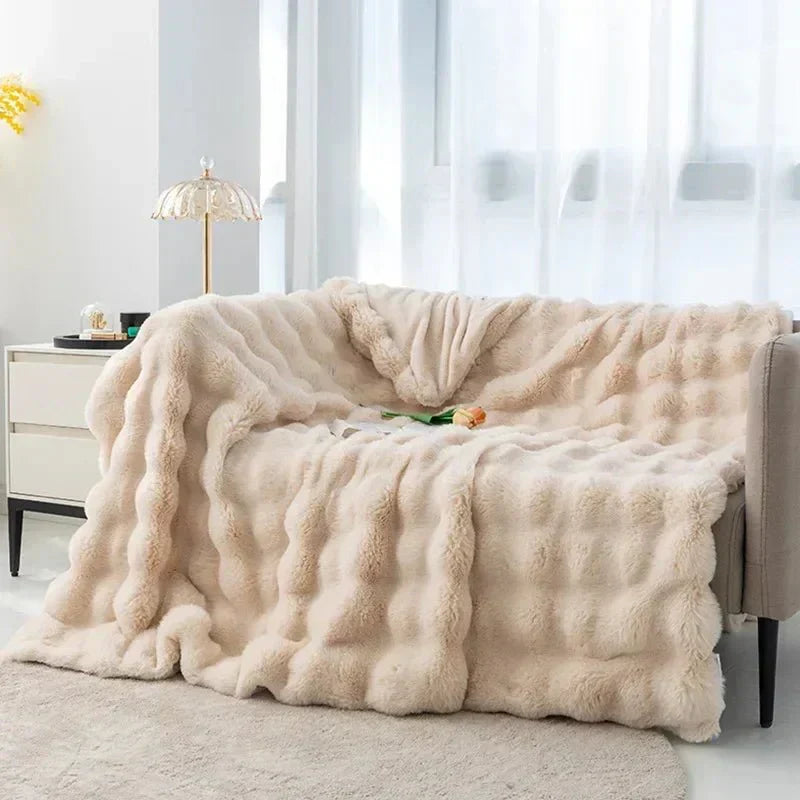 Frendorf | LuxeFluffy – Stilvolle Kunstfell Winterdecke für Komfort