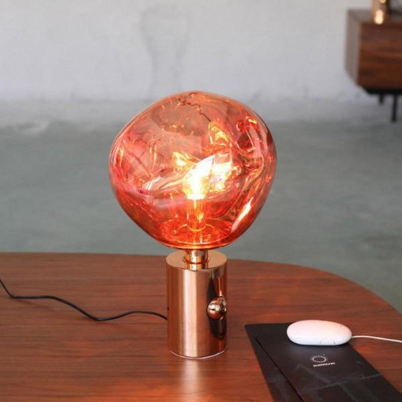 Frendorf | Meltique Moderne LED-Tischlampe | Elegantes Schmelzdesign | Stimmungslicht für Wohn- & Schlafzimmer | In Gold, Chrom & Rot erhältlich