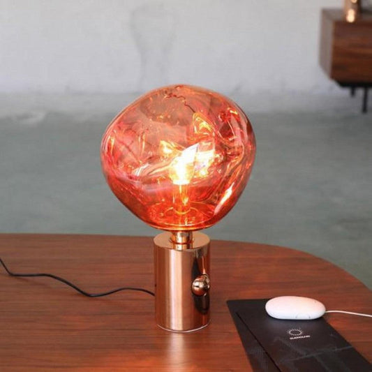 Frendorf | Meltique Moderne LED-Tischlampe | Elegantes Schmelzdesign | Stimmungslicht für Wohn- & Schlafzimmer | In Gold, Chrom & Rot erhältlich