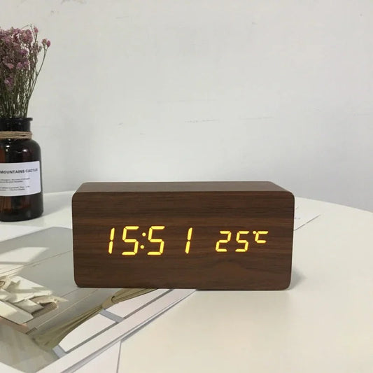 Minimalistische LED-Uhr | Holz