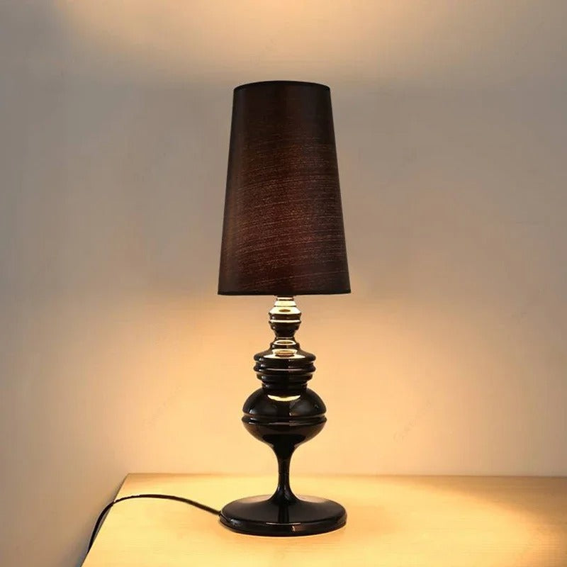 Moderne skandinavische LED-Tischlampe