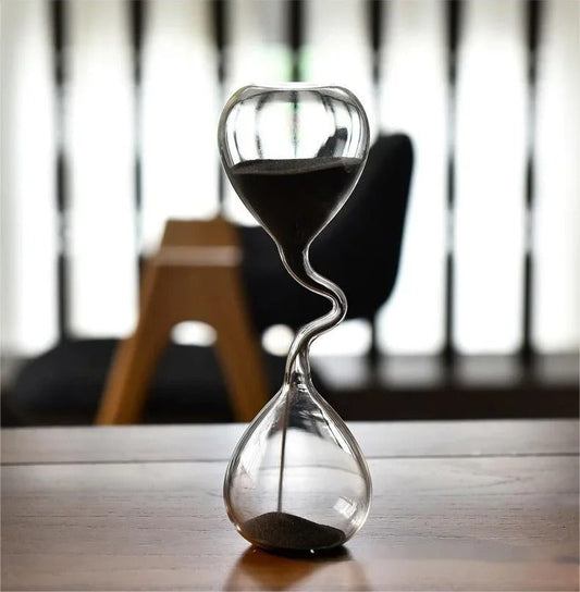 Kurvige schwarze Sanduhr | Glas
