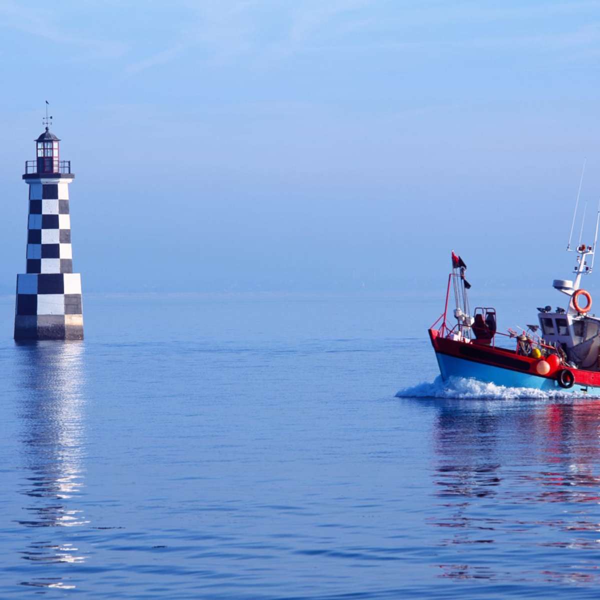 Frendorf | Les Perdrix Leuchtturm und Fischereiboot Wandkunst