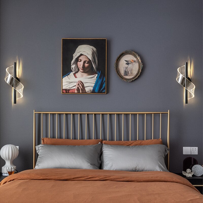 Frendorf | LumiPillar Luxuriöse Wandleuchte mit Glaskandelaber | Elegante Beleuchtung | Premium-Design