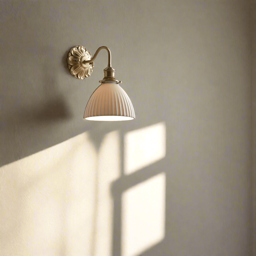 Frendorf | Elegante Messing Wandlampe für einen traditionellen Flair