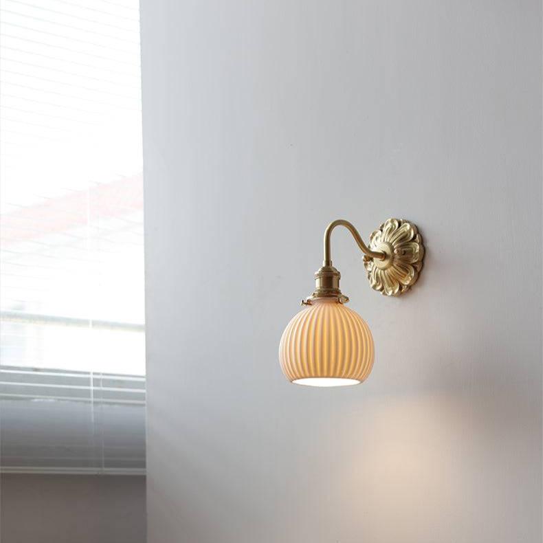 Frendorf | Elegante Messing Wandlampe für einen traditionellen Flair