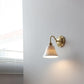 Frendorf | Elegante Messing Wandlampe für einen traditionellen Flair
