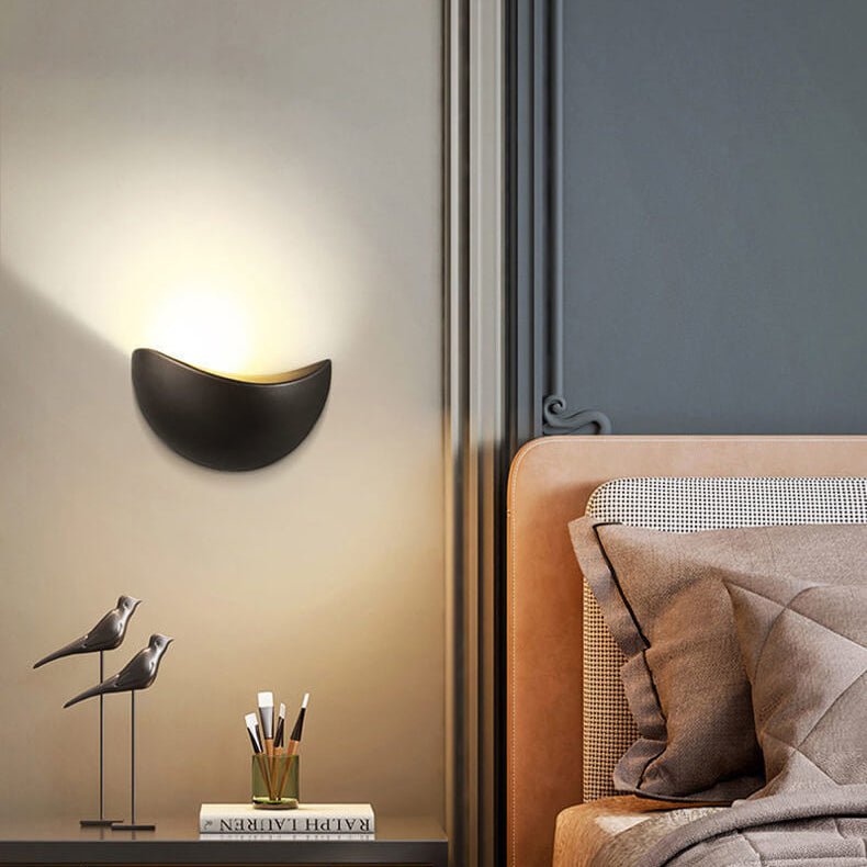Frendorf | LED Wandleuchte Halb-Rund für einen eleganten Stil in Ihrem Raum und Büro