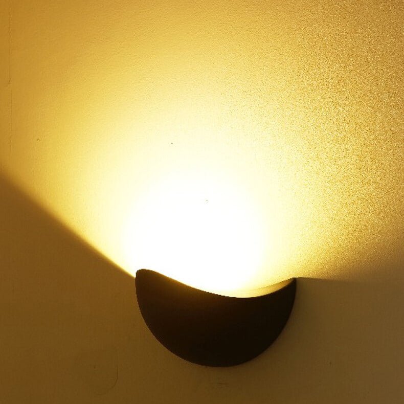 Frendorf | LED Wandleuchte Halb-Rund für einen eleganten Stil in Ihrem Raum und Büro
