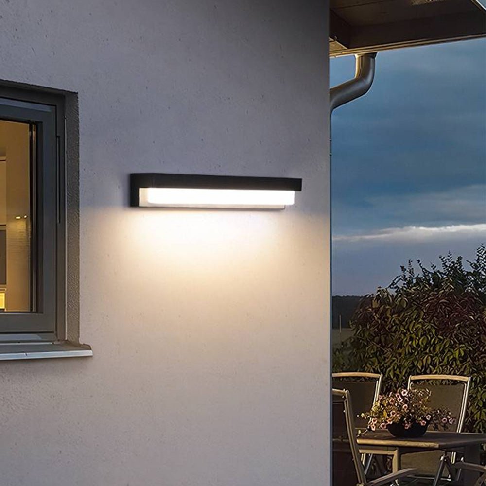 Frendorf | Bringen Sie Ihr Outdoor mit der Solar-linear Acryl Außenwandlampe zum Strahlen