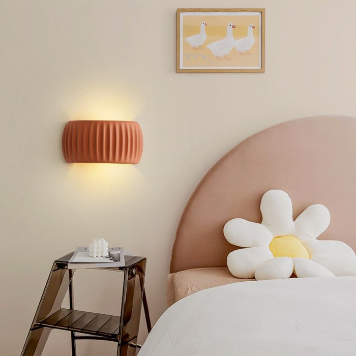 Frendorf | LuxeRib Moderne Art Deco Wandleuchte | Harz & LED Design | Stilvolle Beleuchtung für Zuhause