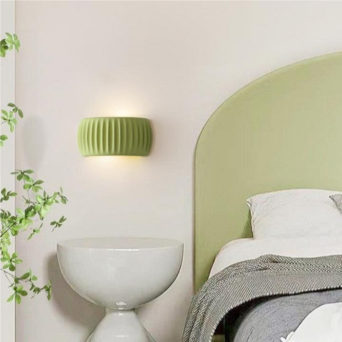 Frendorf | LuxeRib Moderne Art Deco Wandleuchte | Harz & LED Design | Stilvolle Beleuchtung für Zuhause
