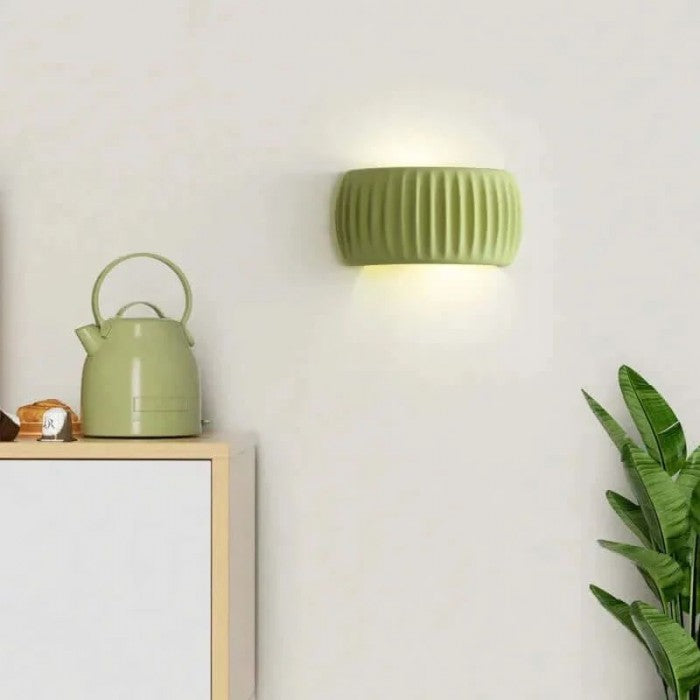 Frendorf | LuxeRib Moderne Art Deco Wandleuchte | Harz & LED Design | Stilvolle Beleuchtung für Zuhause