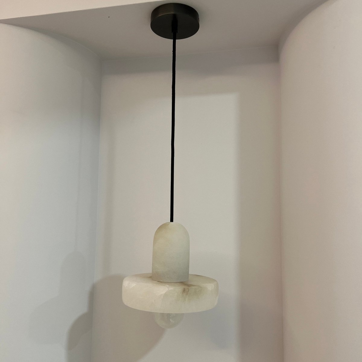 Frendorf | Beleuchten Sie Ihr Interieur mit der modernen Alabastermarmor-Hängeleuchte