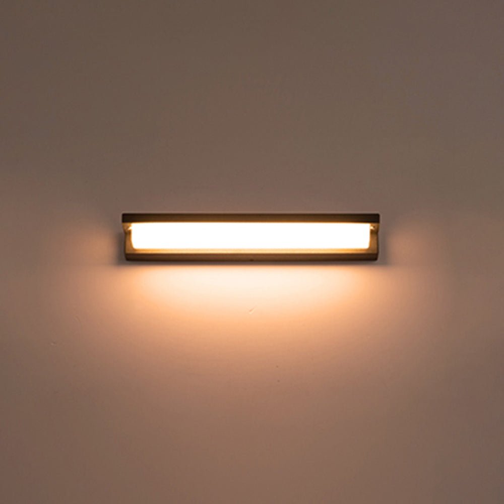 Frendorf | Bringen Sie Ihr Äußeres mit der modernen rechteckigen Wandleuchte zum Strahlen