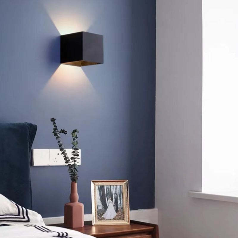 Frendorf | Bringen Sie Stil in Ihren Raum mit der eleganten, verstellbaren LED-Lampe