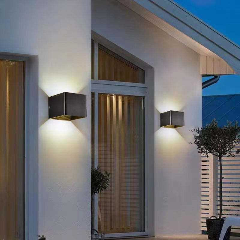 Frendorf | Bringen Sie Stil in Ihren Raum mit der eleganten, verstellbaren LED-Lampe