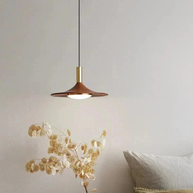 Frendorf | Beleuchten Sie Ihren Raum mit der eleganten LED Pendelleuchte aus Walnussholz