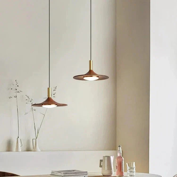 Frendorf | Beleuchten Sie Ihren Raum mit der eleganten LED Pendelleuchte aus Walnussholz