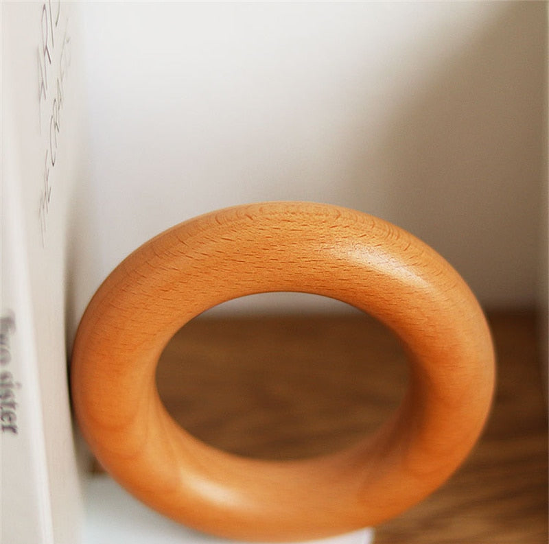 Buchständer aus Donut und Stäbchen