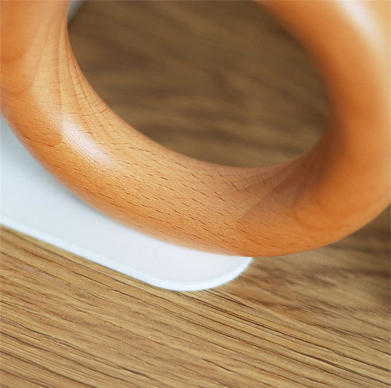 Buchständer aus Donut und Stäbchen