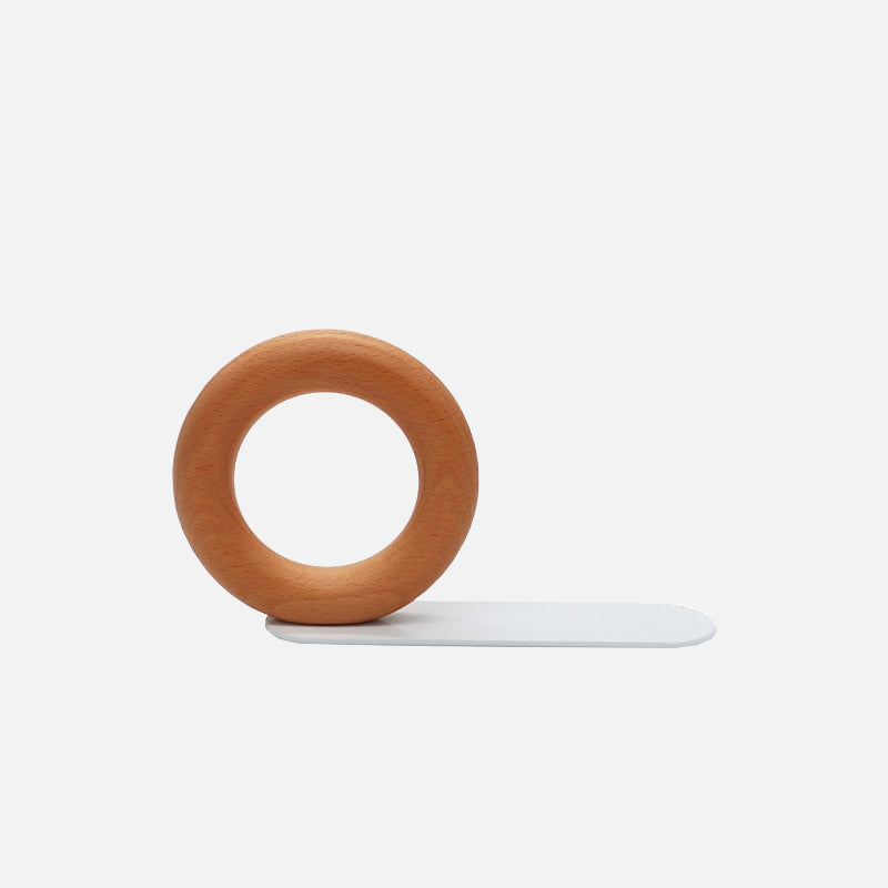 Buchständer aus Donut und Stäbchen