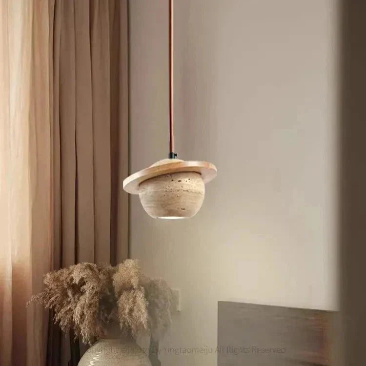 Frendorf | Bringen Sie einen Hauch von Eleganz mit dem natürlichen Travertin-Anhänger