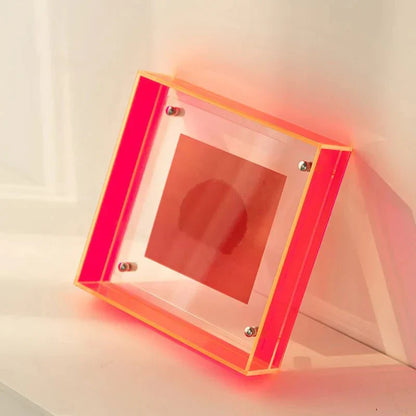 Frendorf | FloatFrame Neon Acryl Bilderrahmen | Schwebendes Design | Elegante Deko für Fotos & Kunstwerke