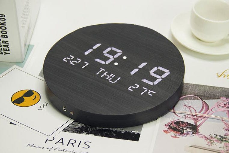 Frendorf | Svenna Digitale Wanduhr | Skandinavisches Minimalistisches Design