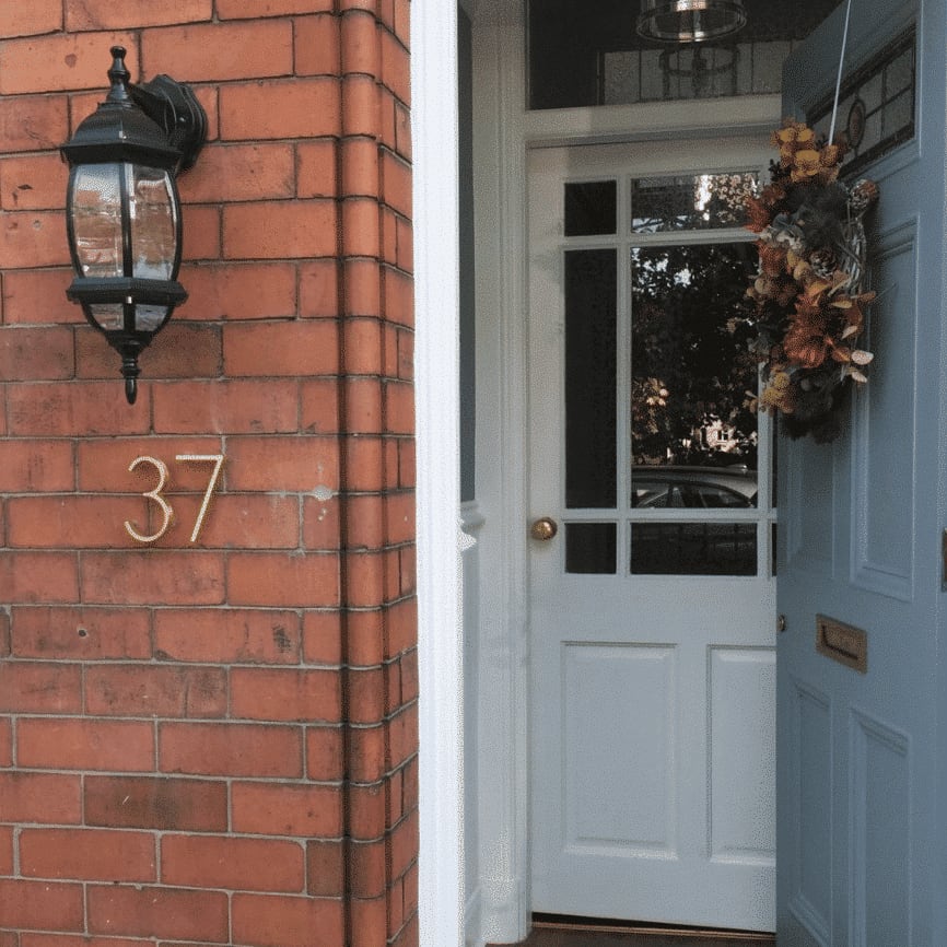 Frendorf | Messing Hausnummern satinierter Finish und zeitlose Eleganz