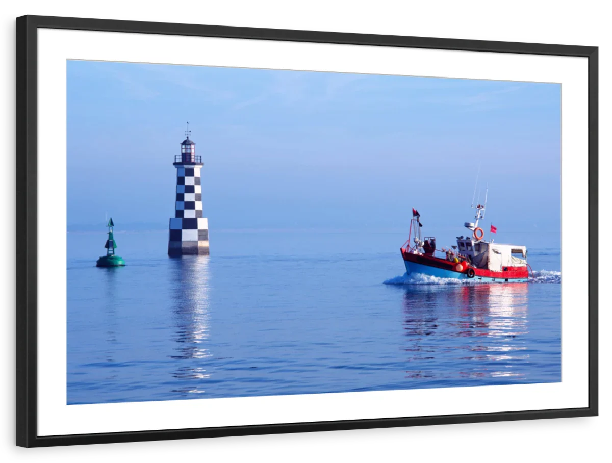 Frendorf | Les Perdrix Leuchtturm und Fischereiboot Wandkunst
