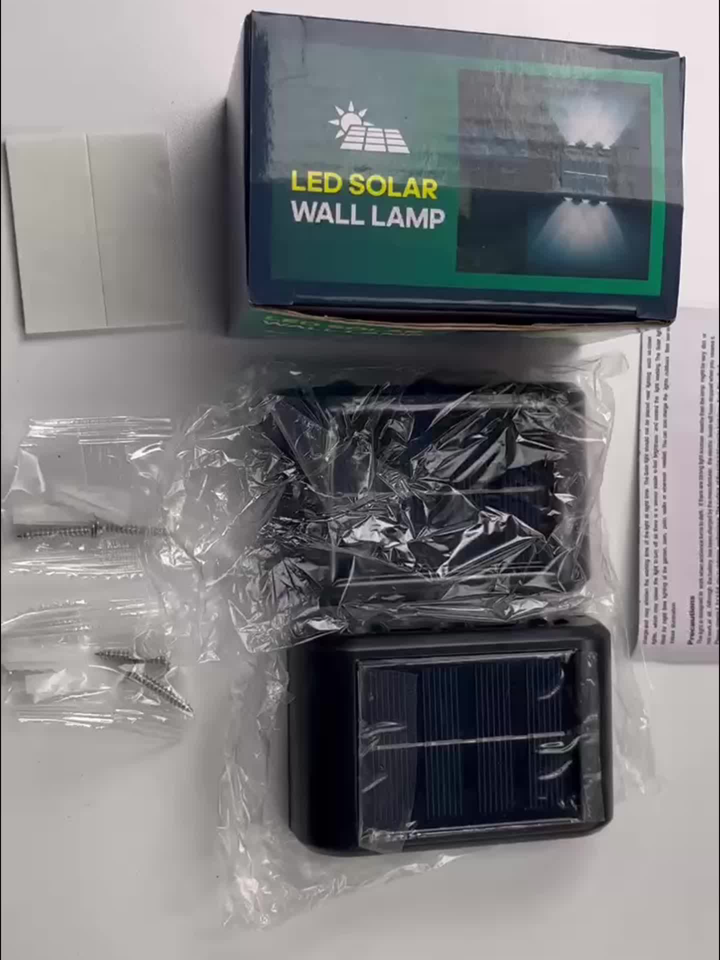 2 Packs Solar Wasserdichte Wandleuchten Außenbereich Dekoration, 6 LED Lichter Warmweiß Skandinavischer Stil Deckbeleuchtung Beleuchtung Außenleuchten, Terrasse, Straße, Landschaftsgestaltung, Zaun, Garage, Garten Wandleuchten