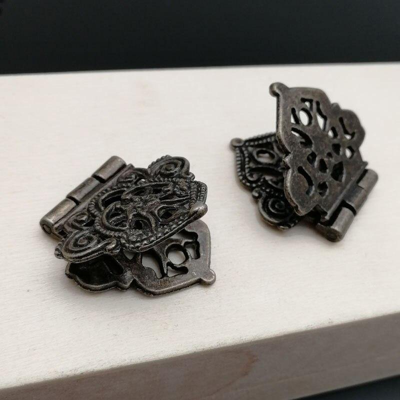 2x Antike Bronze Mini Spitzen Scharnier kleine dekorative Schmuck Holzbox Schrank Tür Stummelscharniere mit Nägeln Möbelzubehör