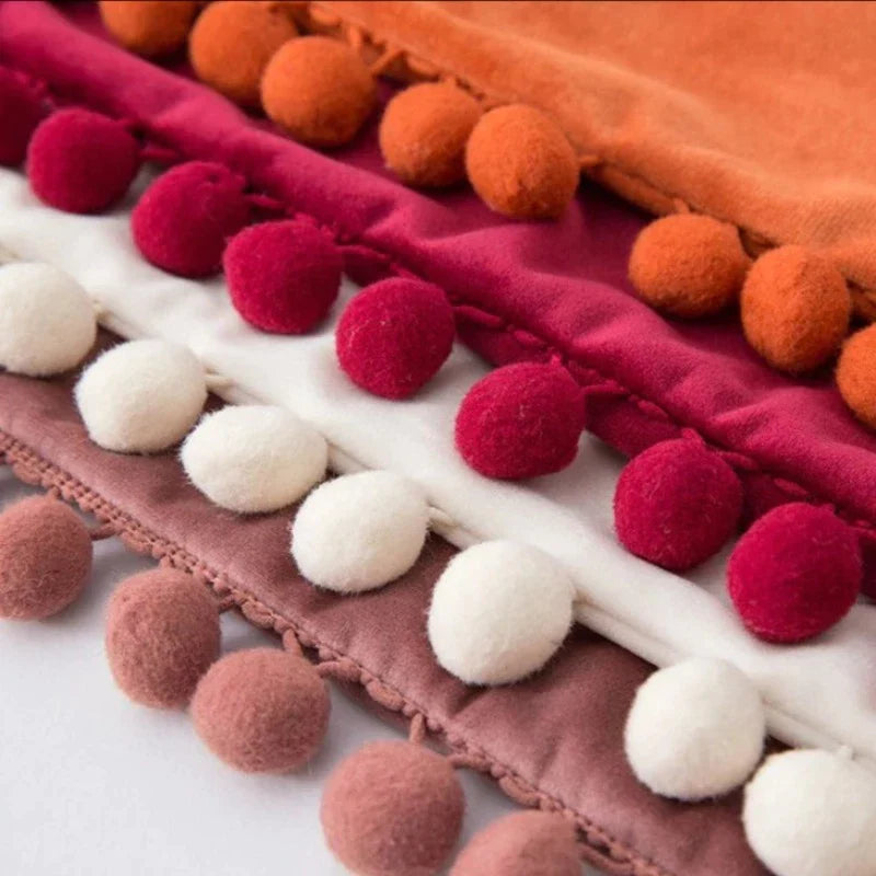 Der Luxe Pom Pom Samtkissenbezug