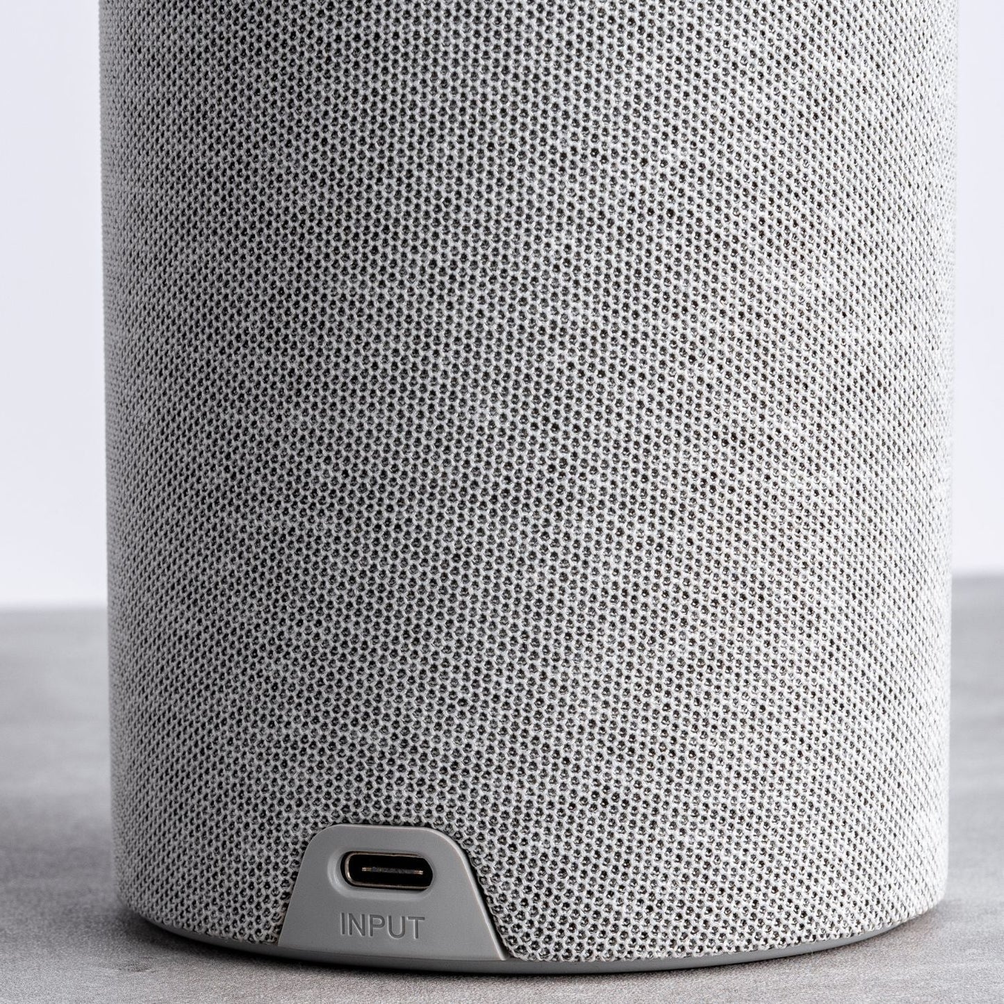 Frendorf | 2-in-1 MagSafe Ladegerät mit Bluetooth-Lautsprecher und Powerbank