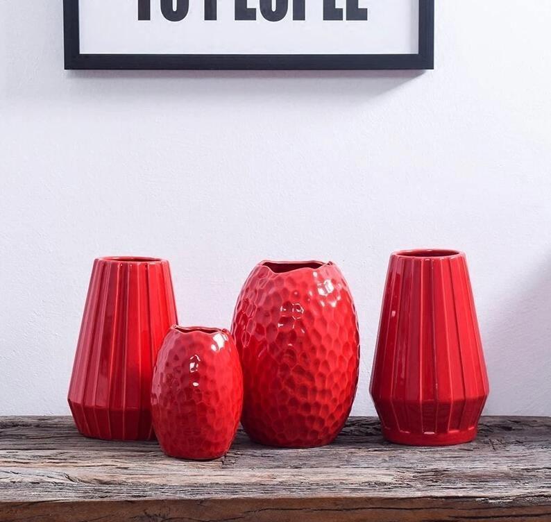 Frendorf | CrimsonFlow Geschwungene Rote Vase | Zeitloses Design | Dekoratives Highlight | Moderne Wohnkultur