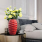 Frendorf | CrimsonFlow Geschwungene Rote Vase | Zeitloses Design | Dekoratives Highlight | Moderne Wohnkultur
