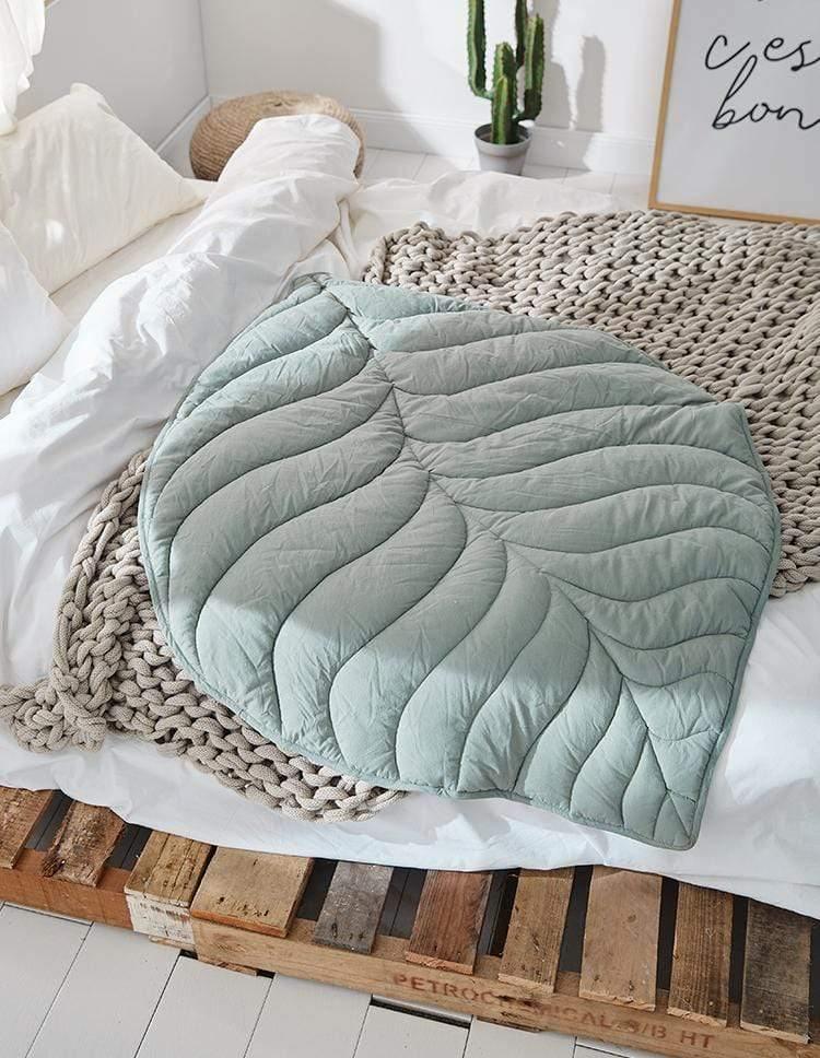 Frendorf | LeafNest Kuscheldecke im Blatt-Design | Weich & Vielseitig | Perfekt für Zuhause
