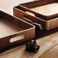 Schlanke, runde Serviertabletts aus Holz