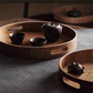 Schlanke, runde Serviertabletts aus Holz
