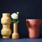 Frendorf | BerryBloom Keramik-Blumenvase | Warme Farbpalette | Elegantes Design | Perfekte Dekoration für Zuhause