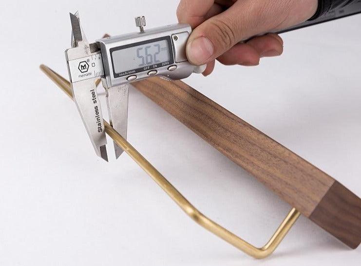 Frendorf | TowelTree Holz Handtuchständer | Minimalistisches Design | Platzsparender Handtuchhalter für Bad & Schlafzimmer